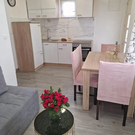 Frane Apartment *